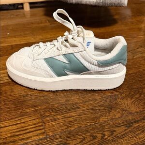 New Balance Cream and Teal Athletic Shoes